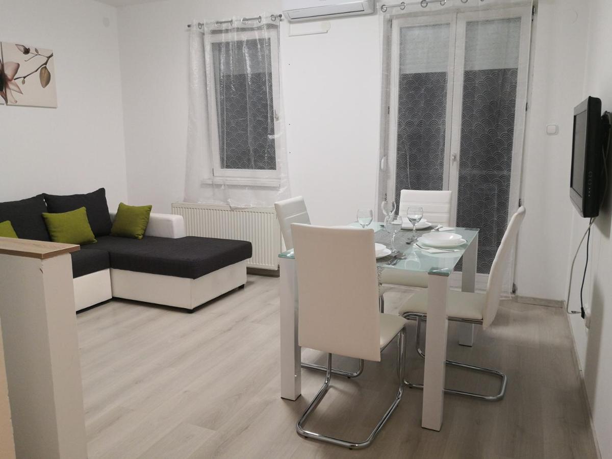 Oasis Apartman Сегед Екстериор снимка